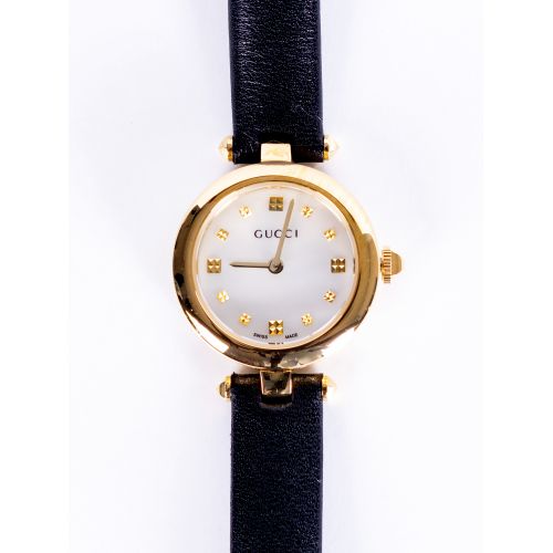 Наручные часы Gucci G001 часы женские кварцевый механизм, кожаный ремешок, белый циферблат